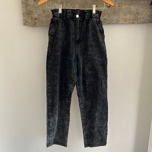 High-waist stonewash jeans